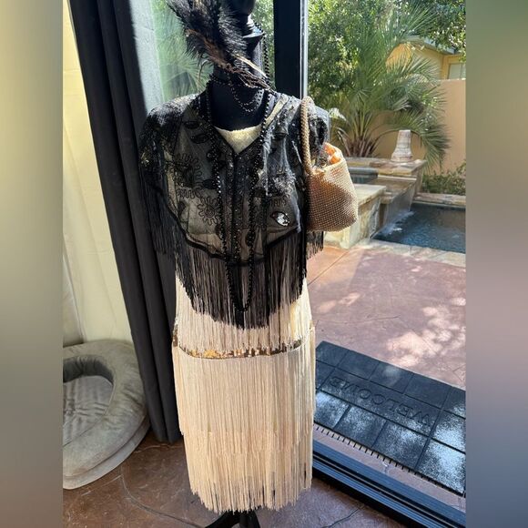 ✨ COMPLETE 1920s FLAPPER OUTFIT – WORN ONCE Perfect New years– $140 RETAIL SZ XL - Picture 1 of 16